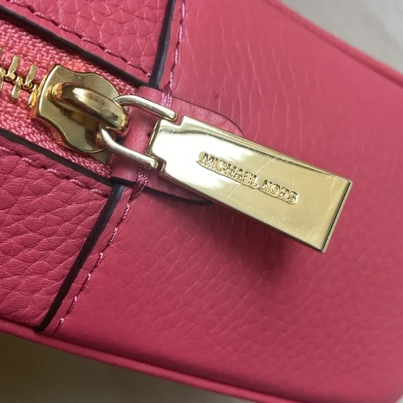EUC Michael Kors Jet Set Charm Large Zip Travel Pouch, light berry sorbet
